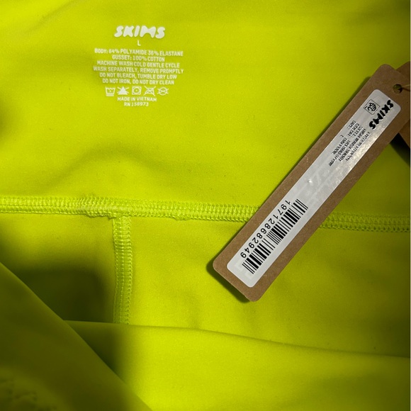 FITS EVERYBODY HIGH-WAISTED SHORT - Picture 3 of 4